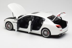 Maserati Quattroporte VI GTS Alpine Wit AUTOart 1:18 75808 Metaal — afbeelding 5 van 8