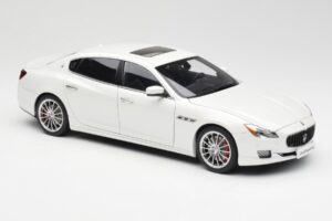 Maserati Quattroporte VI GTS Alpine Wit AUTOart 1:18 75808 Metaal — afbeelding 6 van 8