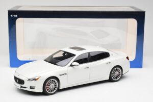 Maserati Quattroporte VI GTS Alpine Wit AUTOart 1:18 75808 Metaal — afbeelding 8 van 8