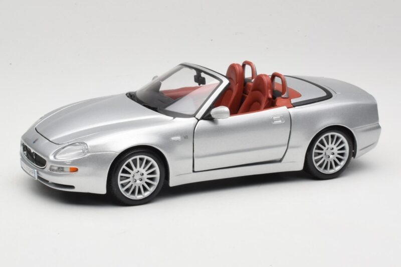 Maserati Spyder Zilver Maisto 1:18 31667 Metaal