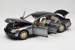 Maybach 57 SWB Caspian Black Himalayas Grey AUTOart 1:18 76151 Metaal — afbeelding 2 van 9