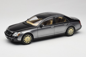 Maybach 57 SWB Caspian Black Himalayas Grey AUTOart 1:18 76151 Metaal