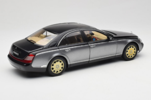 Maybach 57 SWB Caspian Black Himalayas Grey AUTOart 1:18 76151 Metaal — afbeelding 3 van 9