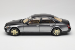 Maybach 57 SWB Caspian Black Himalayas Grey AUTOart 1:18 76151 Metaal — afbeelding 4 van 9