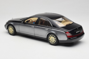 Maybach 57 SWB Caspian Black Himalayas Grey AUTOart 1:18 76151 Metaal — afbeelding 7 van 9