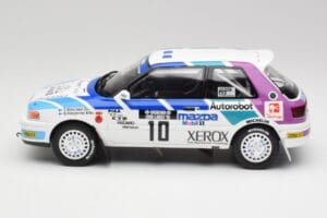Mazda 323 GTX #10 T. Makinen / S. Harjanne 1000 Lakes Rally 1991 Otto 1:18 OT1099 Hars — afbeelding 3 van 6
