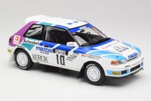 Mazda 323 GTX #10 T. Makinen / S. Harjanne 1000 Lakes Rally 1991 Otto 1:18 OT1099 Hars — afbeelding 4 van 6