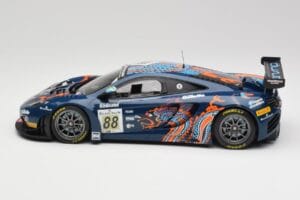 McLaren 12C GT3 #88 Von Ryan Racing A. Barff / T. Goodwin / B. Senna Spa 24 Hours 2013 Minichamps 1:18 151131388 Metaal — afbeelding 3 van 6