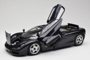 McLaren F1 Blue Metallic Minichamps 1:12 530133130 Metaal — afbeelding 2 van 8
