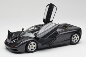 McLaren F1 Carbon Zwart Metallic Minichamps 1:18 530133420 Metaal — afbeelding 2 van 8