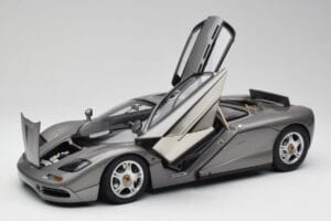 McLaren F1 Dark Silver Minichamps 1:12 530133124 Metaal — afbeelding 2 van 8