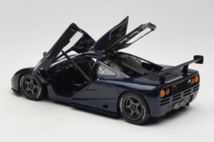 McLaren F1 GTR Le Mans Edition Paars UT Models 1:18 MCLAREN001 Metaal — afbeelding 5 van 8