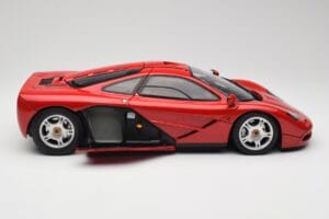 McLaren F1 Rood Minichamps 1:12 530133125 Metaal — afbeelding 4 van 9