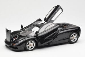 McLaren F1 Road Car Zwart AUTOart 1:18 76002 Metaal — afbeelding 2 van 8
