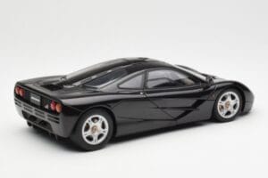 McLaren F1 Road Car Zwart AUTOart 1:18 76002 Metaal — afbeelding 3 van 8