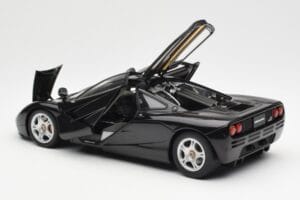 McLaren F1 Road Car Zwart AUTOart 1:18 76002 Metaal — afbeelding 5 van 8