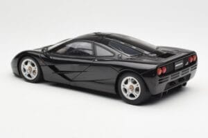 McLaren F1 Road Car Zwart AUTOart 1:18 76002 Metaal — afbeelding 7 van 8