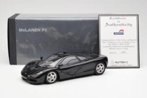 McLaren F1 Road Car Zwart AUTOart 1:18 76002 Metaal — afbeelding 8 van 8