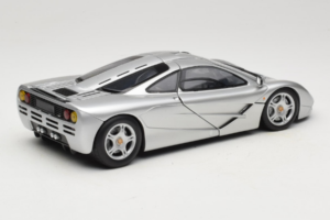 McLaren F1 Zilver UT Models 1:18 530133180-R1 Metaal — afbeelding 3 van 8