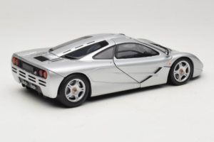 McLaren F1 Zilver UT Models 1:18 530133180 Metaal — afbeelding 3 van 8