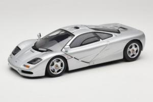 McLaren F1 Zilver UT Models 1:18 530133180 Metaal