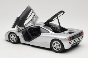 McLaren F1 Zilver UT Models 1:18 530133180 Metaal — afbeelding 5 van 8