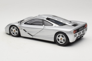 McLaren F1 Zilver UT Models 1:18 530133180 Metaal — afbeelding 7 van 8