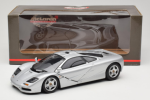 McLaren F1 Zilver UT Models 1:18 530133180 Metaal — afbeelding 8 van 8