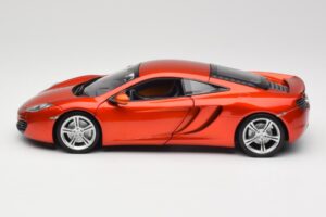 McLaren MP4-12C Orange Metallic Minichamps 1:18 110133020 Metaal — afbeelding 4 van 8
