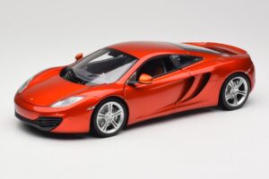 McLaren MP4-12C Orange Metallic Minichamps 1:18 110133020 Metaal