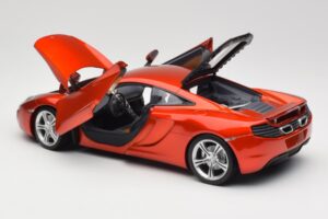 McLaren MP4-12C Orange Metallic Minichamps 1:18 110133020 Metaal — afbeelding 5 van 8