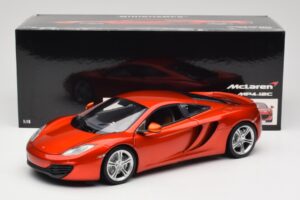 McLaren MP4-12C Orange Metallic Minichamps 1:18 110133020 Metaal — afbeelding 8 van 8
