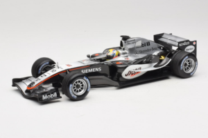 McLaren MP4-20 Mercedes #10 J.P. Montoya F1 2005 Minichamps 1:18 B66962338 Metaal