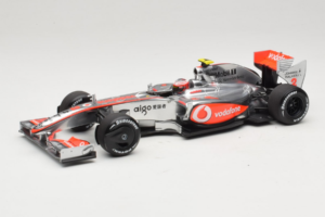 McLaren MP4-24 Mercedes #2 H. Kovalainen F1 2009 Dealer Edition Minichamps 1:18 B66960041 Metaal