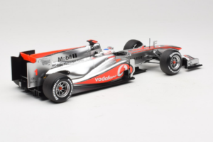 McLaren MP4-25 Mercedes #1 J. Button Vodafone McLaren Showcar F1 2010 Minichamps 1:18 530101801 Metaal — afbeelding 2 van 7