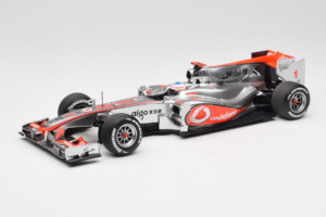 McLaren MP4-25 Mercedes #1 J. Button Vodafone McLaren Showcar F1 2010 Minichamps 1:18 530101801 Metaal