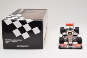 McLaren MP4-25 Mercedes #2 L. Hamilton Vodafone McLaren F1 2010 Minichamps 1:18 530101802 Metaal — afbeelding 7 van 7