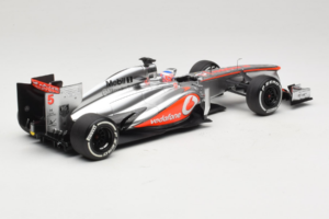 McLaren MP4-28 Mercedes #5 J. Button Vodafone McLaren F1 2013 Minichamps 1:18 530131805 Metaal — afbeelding 2 van 7