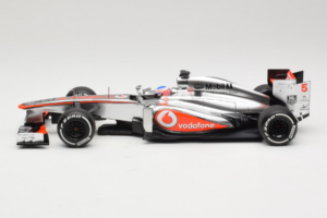 McLaren MP4-28 Mercedes #5 J. Button Vodafone McLaren F1 2013 Minichamps 1:18 530131805 Metaal — afbeelding 3 van 7