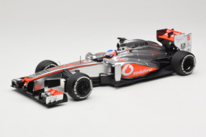 McLaren MP4-28 Mercedes #5 J. Button Vodafone McLaren F1 2013 Minichamps 1:18 530131805 Metaal