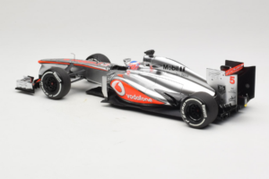 McLaren MP4-28 Mercedes #5 J. Button Vodafone McLaren F1 2013 Minichamps 1:18 530131805 Metaal — afbeelding 5 van 7