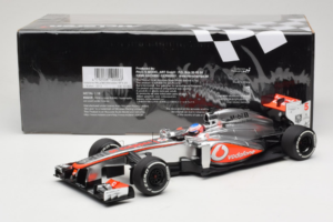 McLaren MP4-28 Mercedes #5 J. Button Vodafone McLaren F1 2013 Minichamps 1:18 530131805 Metaal — afbeelding 6 van 7