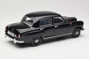 Mercedes 180 W120 Ponton Zwart Revell 1:18 08973 Metaal — afbeelding 3 van 8