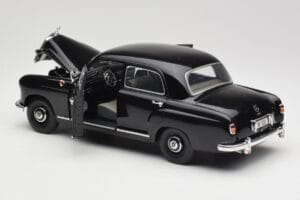 Mercedes 180 W120 Ponton Zwart Revell 1:18 08973 Metaal — afbeelding 5 van 8