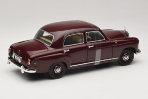 Mercedes 180 Ponton Donkerrood Revell 1:18 08876 Metaal — afbeelding 2 van 6