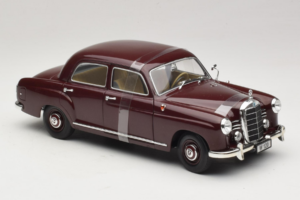 Mercedes 180 Ponton Donkerrood Revell 1:18 08876 Metaal — afbeelding 4 van 6