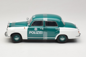 Mercedes 180 Ponton Polizei Revell 1:18 8863 Metaal — afbeelding 3 van 6
