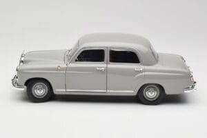 Mercedes 180 W120 Ponton Graphite Grey Revell 1:18 08974 Metaal — afbeelding 4 van 8