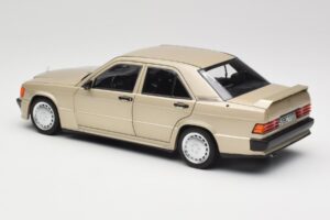 Mercedes 190E W201 2.3-16 Smoke Silver Metallic Norev 1:18 183831 Metaal — afbeelding 7 van 8