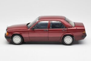 Mercedes 190E W201 2.0 Rood Dealer Edition AUTOart 1:18 B66040383 Metaal — afbeelding 4 van 8